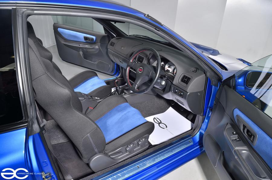 Интерьер Subaru Impreza 22B STi (GC8E2SD, 309 of 400) 1998 года  (фото 19 из 20)